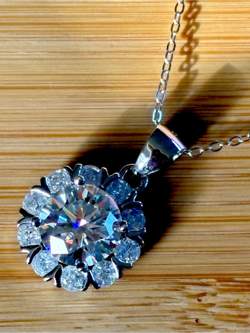 A 3ct Moissanite in a snowflake-shaped pendant, a
perfect piece for the holidays